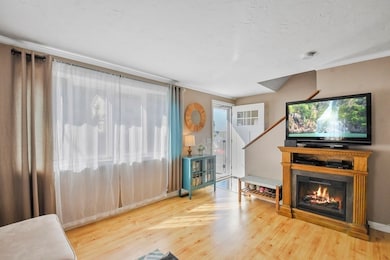 13 Bolton St, Worcester, MA 01604 - photo 3