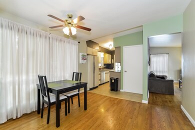 005-Dining_Room-2860997-large
