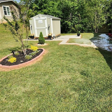 View of yard featuring an outdoor structure and a 