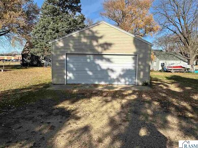 1318 10th Ave N, Saint James, MN 56081 - photo 5