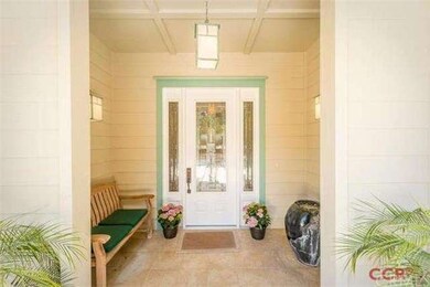 Grand Entryway w/ lighted gallery setting
