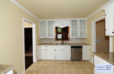 1112 N San Marcos St, Seguin, TX 78155 - photo 5