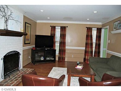 Den/Family/Great Room - Hardwood floors, off foyer