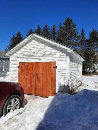 15 Merrill St, Colebrook, NH 03576 - photo 5