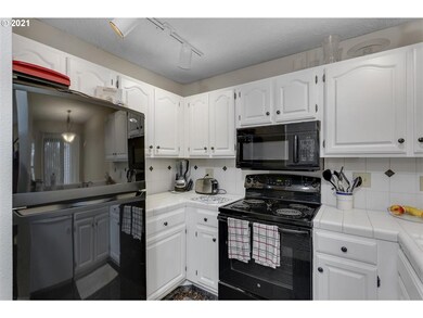 4000 Carman Dr unit 101, Lake Oswego, OR 97035 - photo 4