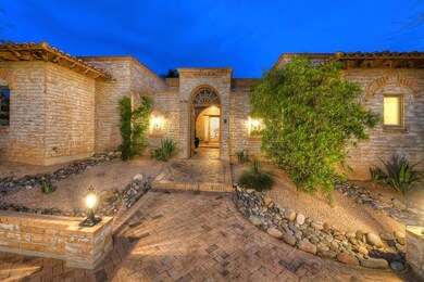 Courtyard entry w/brick pavers