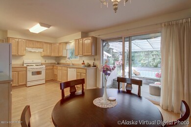 Remodled Kitchen with update galore!!