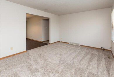3945 16th St, Des Moines, IA 50313 - photo 7