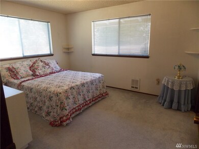 15247 Runyon Rd SE, Rainier, WA 98576 - photo 6