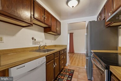 8930 Shamrock Ct, Springfield, VA 22152 - photo 6