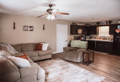 730 Iris Ave, Jamestown, TN 38556 - photo 2