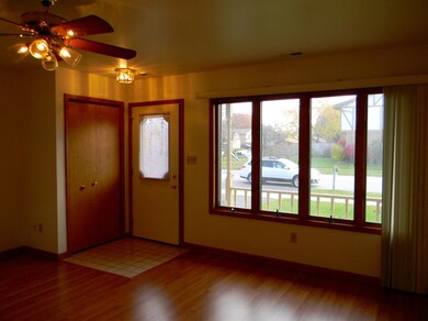 618 Briarwood Dr unit B, Dyer, IN 46311 - photo 2