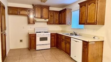 202 N 10th Ave, Hanford, CA 93230 - photo 5