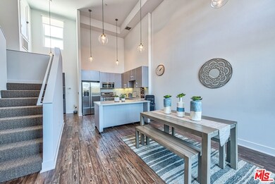 1168 S Barrington Ave unit 603, Los Angeles, CA 90049 - photo 2