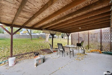 7 Rodeo Ct, Davenport, IA 52806 - photo 3