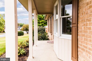 13915 Long Ridge Dr, Hagerstown, MD 21742 - photo 2