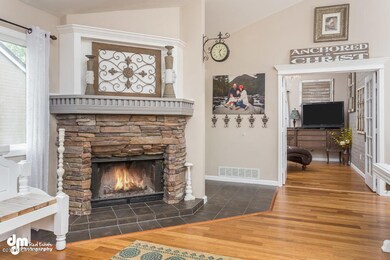 Upstairs Living Room 9192-SMALL