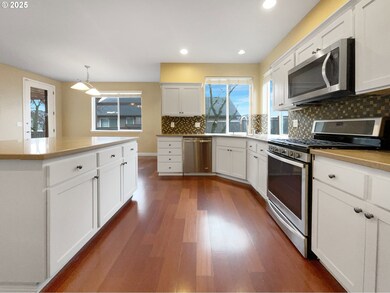 15516 SE Evergreen Dr, Portland, OR 97236 - photo 2