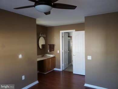 2003 Waters Edge Dr, Newark, DE 19702 - photo 4