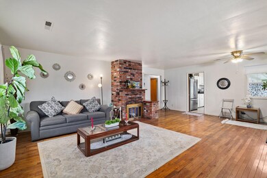 921SWLaurelSt-005