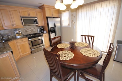 38 Calvanico Ln, Staten Island, NY 10314 - photo 7