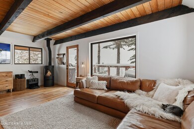 002_Immaculate Interiors with Views