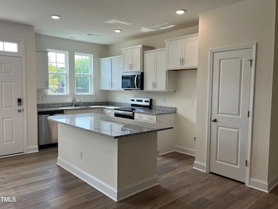 Kitchen w/pantry/Sample