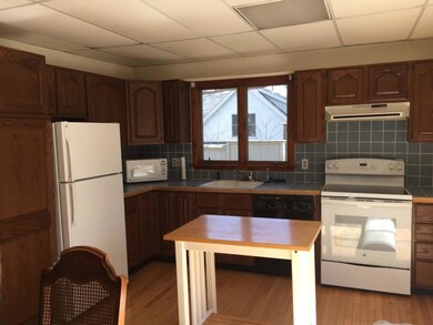 Eat-in kitchen