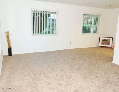 LIVING/ DINING AREA