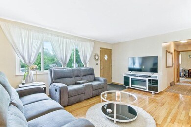 Living Area 2 (1)
