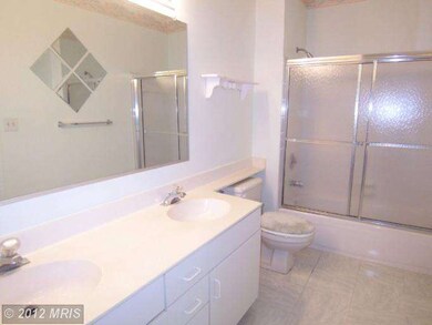 9221 Groffs Mill Dr unit 9221, Owings Mills, MD 21117 - photo 6