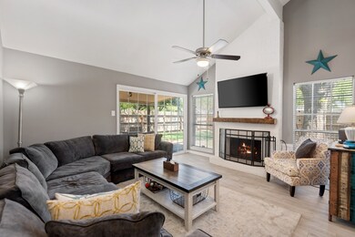 8451 Greenleaf Lake Dr, Houston, TX 77095 - photo 4