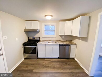 14 W Buck St, Paulsboro, NJ 08066 - photo 3