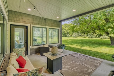 Backyard_Patio1_1.JPG