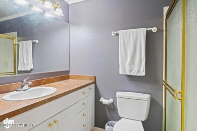 14-Master Bathroom_ELI5540-2