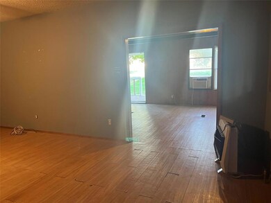 910 W White Tail Dr, Granbury, TX 76049 - photo 3