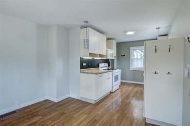 Living Room/Dining Area