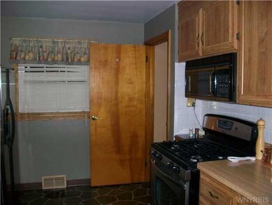 160 Homestead Dr, North Tonawanda, NY 14120 - photo 4