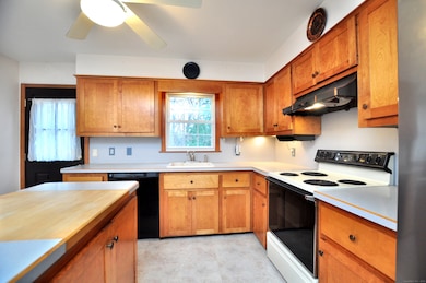 913 Jeremy Swamp Rd, Southbury, CT 06488 - photo 3