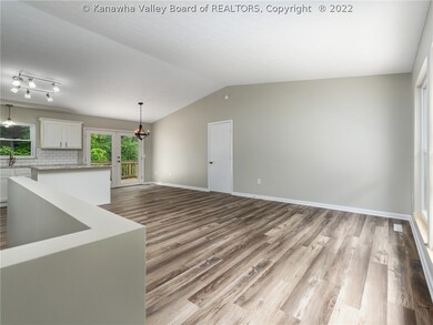 236 Pine Cir, Dunbar, WV 25064 - photo 7