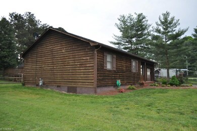 139 E Barkley Rd, Statesville, NC 28677 - photo 3