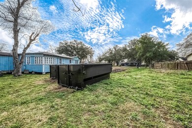 954 Saint Clair St, Houston, TX 77088 - photo 5