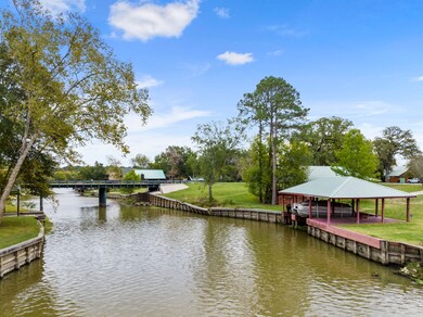 32 Hunters Creek Dr, Huntsville, TX 77340 - photo 2