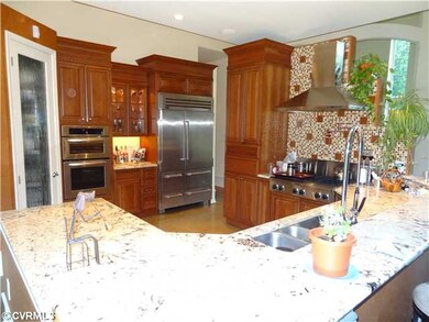 Kitchen - Beautiful kitchen with granite counter t