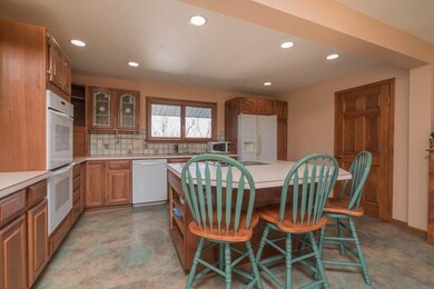 615 N Freer Rd, Chelsea, MI 48118 - photo 4