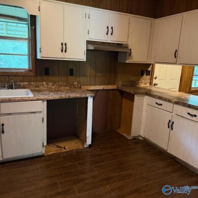 1018 Hillcrest Dr, Weaver, AL 36277 - photo 6