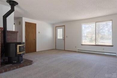 23197 Maverick Ct, Bend, OR 97701 - photo 2