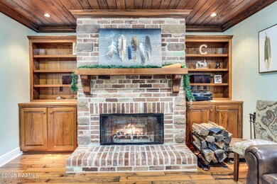 10-web-or-mls-807 S Cunningham St-9
