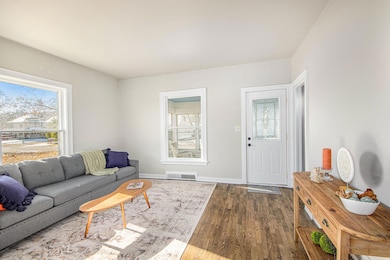 1505 Carl Breeding Way, Jackson, MI 49203 - photo 3