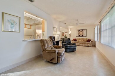 07_1903SW13thTer_94_FamilyRoomKitchen_Hi